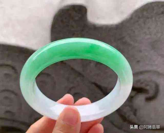 翡翠手镯种类(翡翠手镯种类和图解)插图2