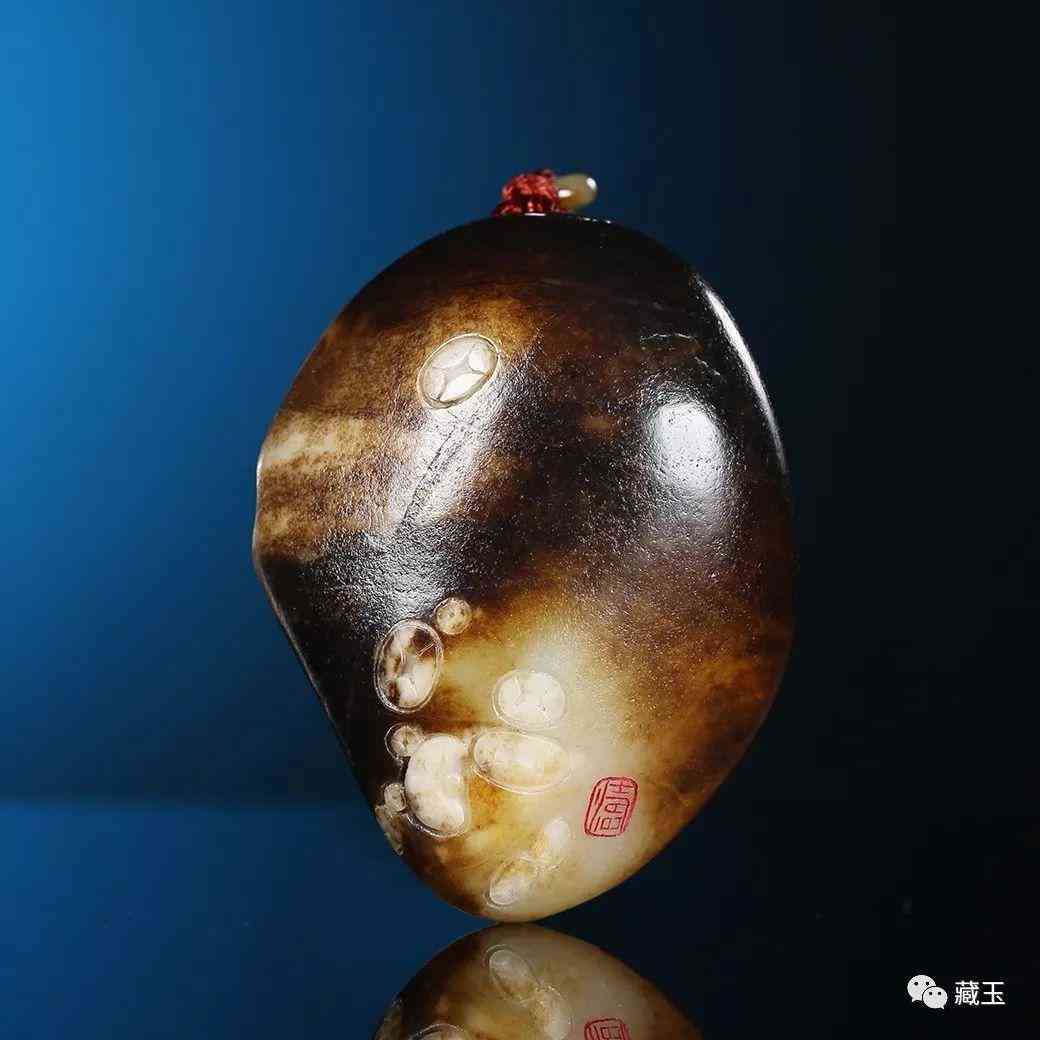 黑皮和田玉籽料原石(黑皮和田玉籽料原石镶嵌吊坠)插图2