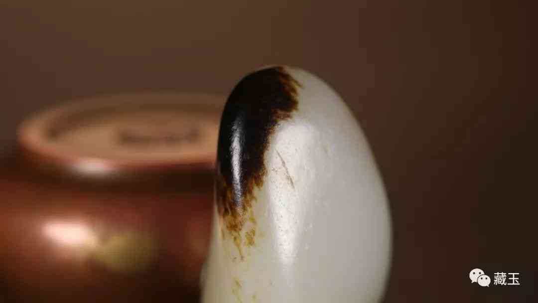 黑皮和田玉籽料原石(黑皮和田玉籽料原石镶嵌吊坠)插图11