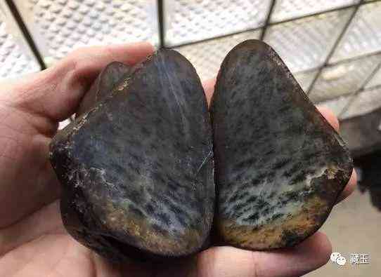 黑皮和田玉籽料原石(黑皮和田玉籽料原石镶嵌吊坠)插图14