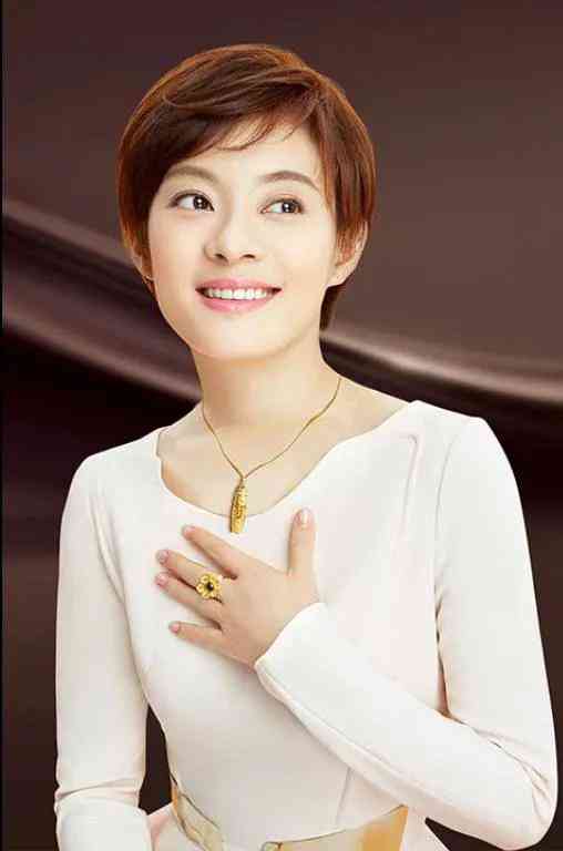 金镯子带右手旺自己(女人金镯子戴哪个手旺运)插图3