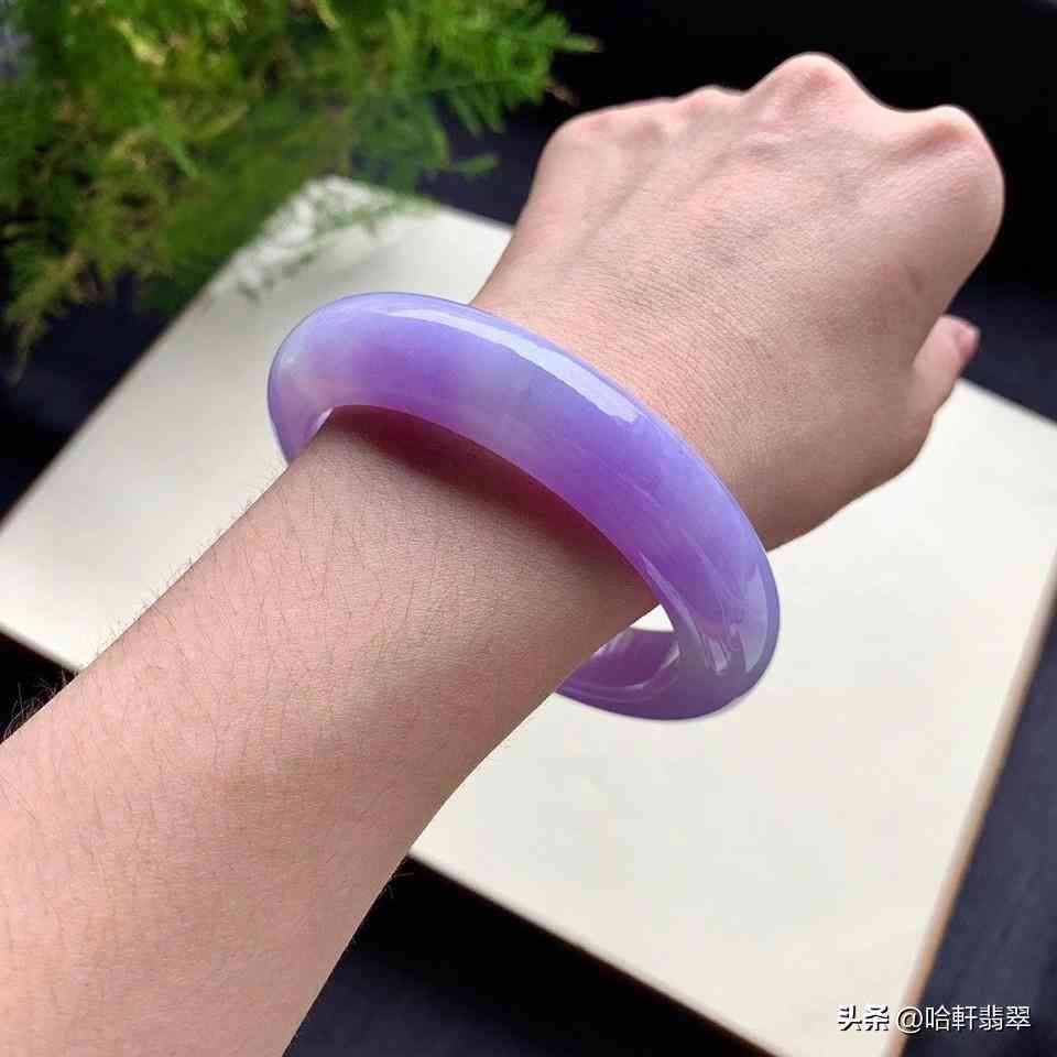 糯种翡翠一般多少钱(糯种翡翠手镯大概多少钱)