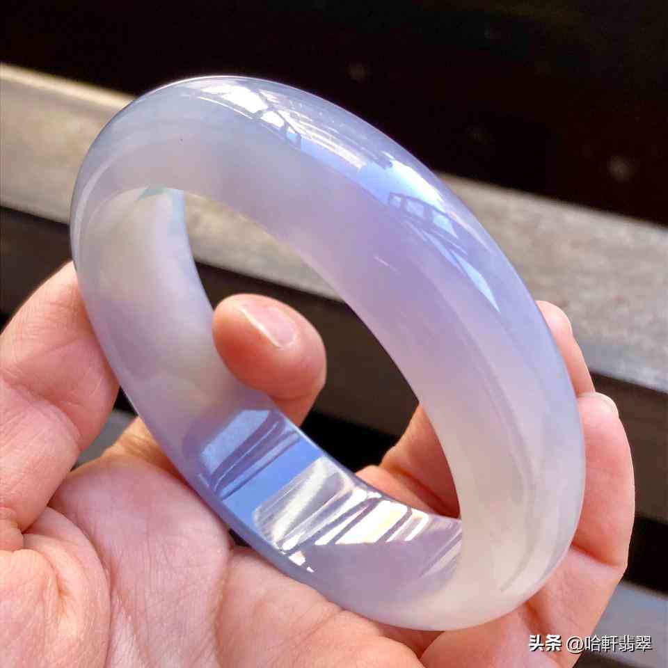 糯种翡翠一般多少钱(糯种翡翠手镯大概多少钱)插图4