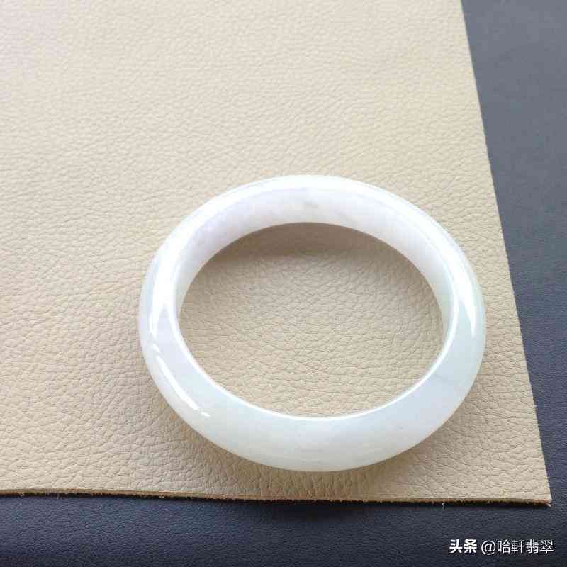 糯种翡翠一般多少钱(糯种翡翠手镯大概多少钱)插图7