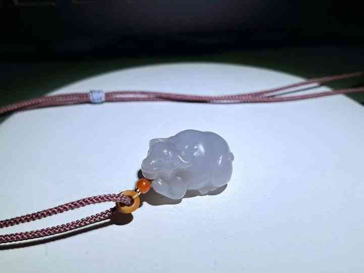 和田玉吊坠多少钱一个(正宗的和田玉吊坠多少钱一个小的)插图6