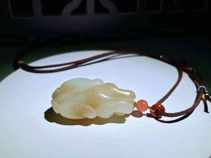 和田玉吊坠多少钱一个(正宗的和田玉吊坠多少钱一个小的)插图9