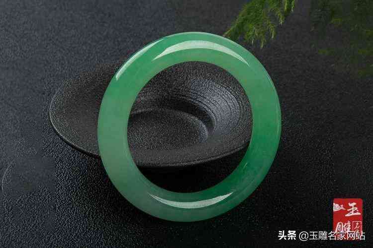 手镯戴左手还是戴右手比较好(黄金手镯戴左手还是戴右手比较好)插图1