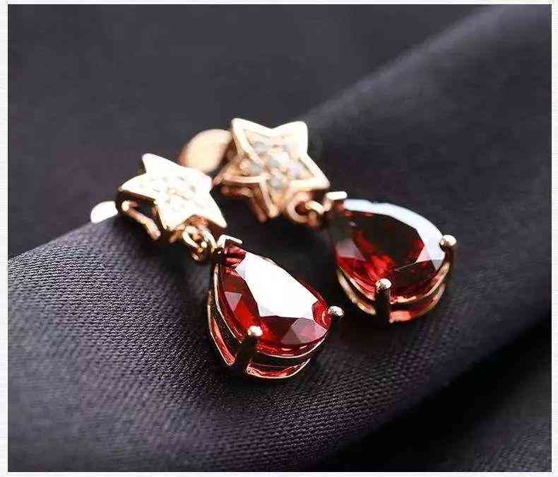 石榴石手串的功效(石榴石手串的功效和禁忌)插图1