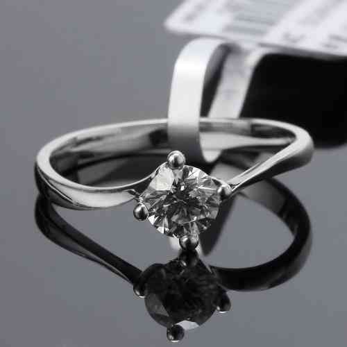 k金钻戒好还是铂金钻戒好(十八k金钻戒好还是铂金钻戒好)