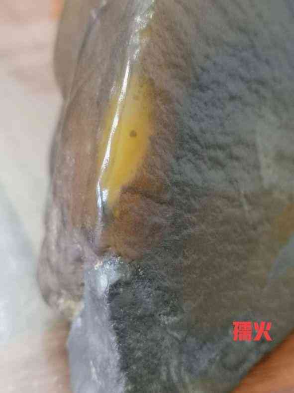 黄蜡石产地(黄蜡石哪里产地的最好)插图2