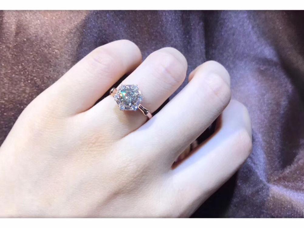 12克拉钻戒多大(12克拉钻戒多大尺寸)