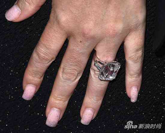 鸽子蛋钻石价格(鸽子蛋钻石价格走势)插图2