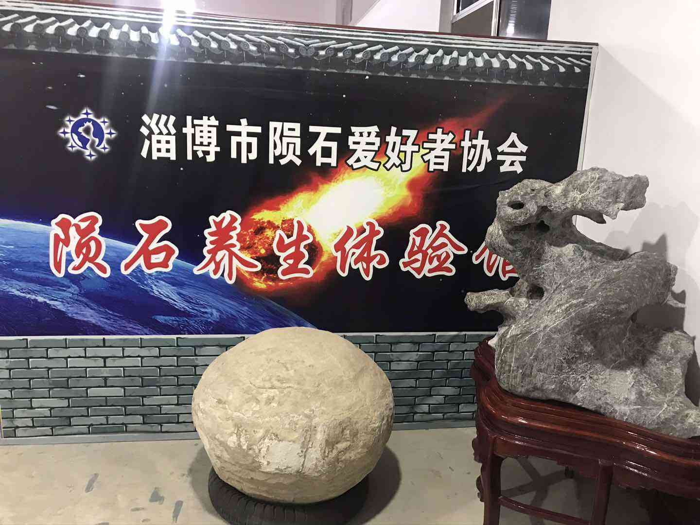 用水判断陨石真假(怎么鉴定陨石真假)