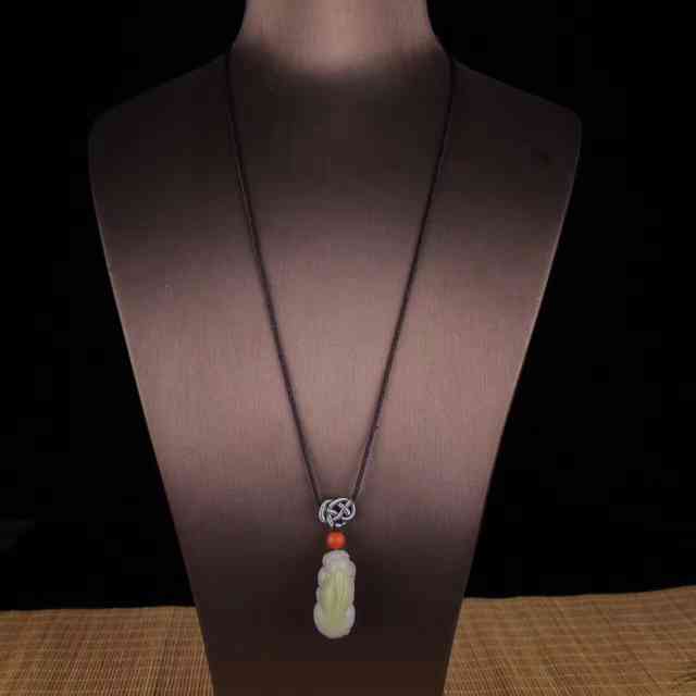 鉴别盐源玛瑙最简单方法(盐源玛瑙戴久了有什么变化)插图1 鉴别盐源玛瑙最简单方法(盐源玛瑙戴久了有什么变化)插图1