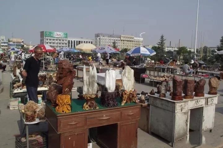 中国哪里可以捡到翡翠原石(中国哪里可以捡到翡翠原石的地方)插图7