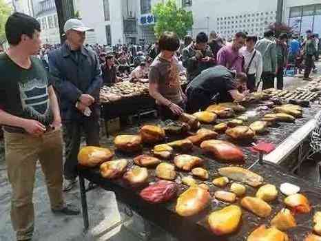 中国哪里可以捡到翡翠原石(中国哪里可以捡到翡翠原石的地方)插图12