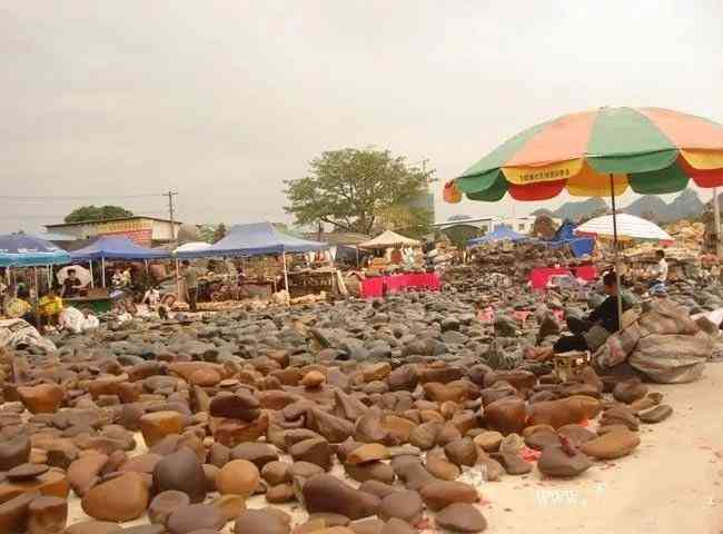 中国哪里可以捡到翡翠原石(中国哪里可以捡到翡翠原石的地方)插图14