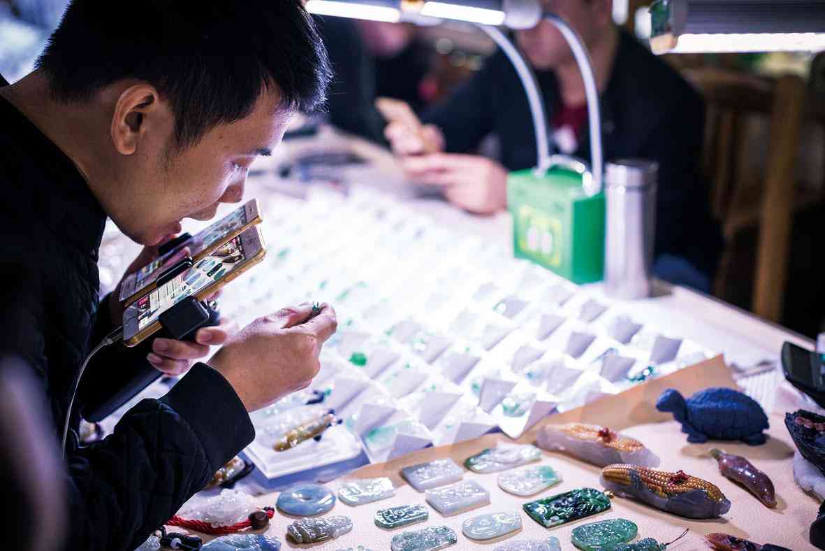 翡翠想卖掉到哪里卖(翡翠想卖掉到哪里卖比较好)插图2