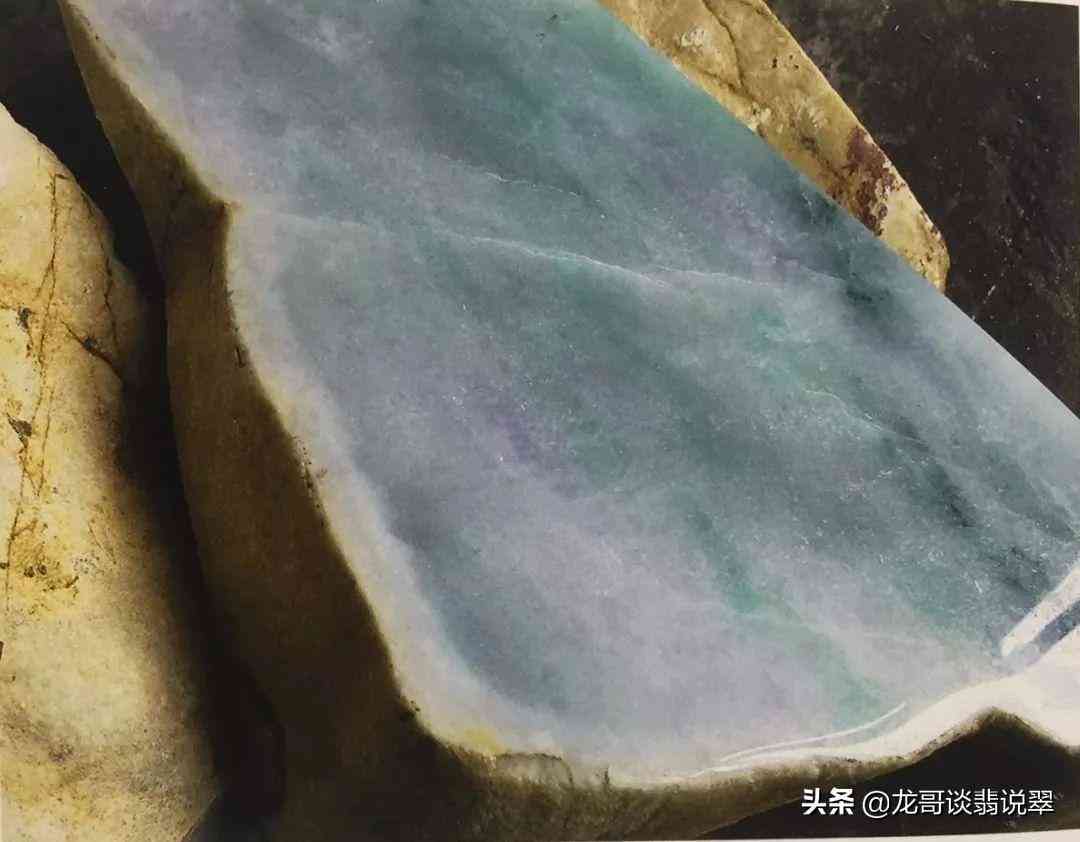 打灯看翡翠原石的雾(打灯怎么看翡翠原石的雾)插图1 打灯看翡翠原石的雾(打灯怎么看翡翠原石的雾)插图1