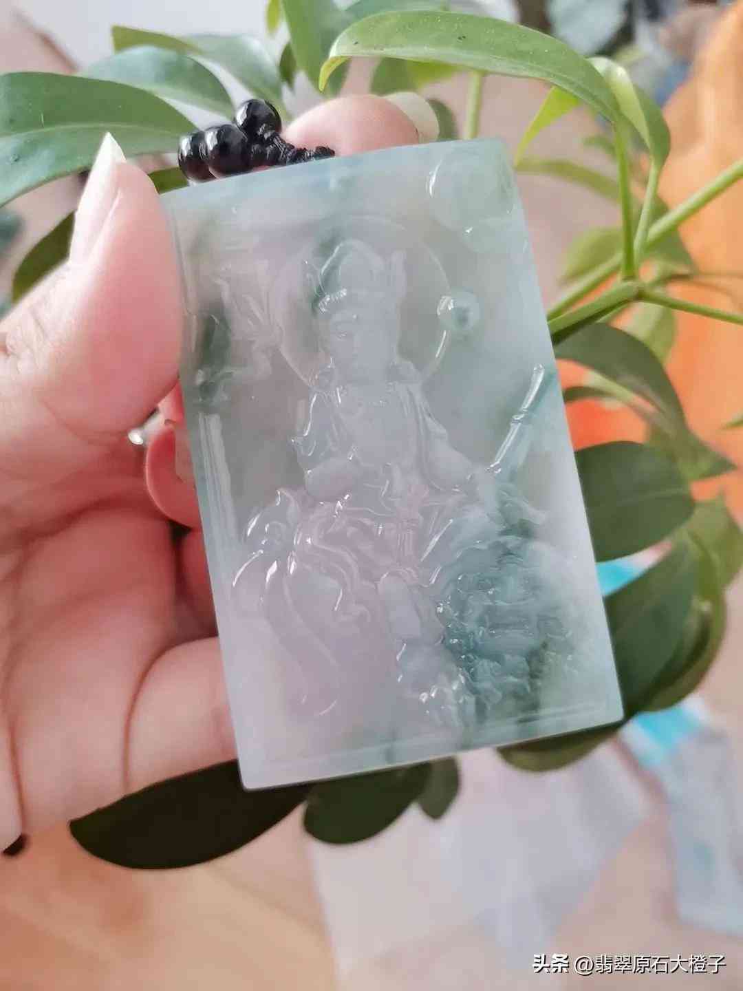 翡翠的寓意和象征(翡翠豆子的寓意和象征意义)插图1