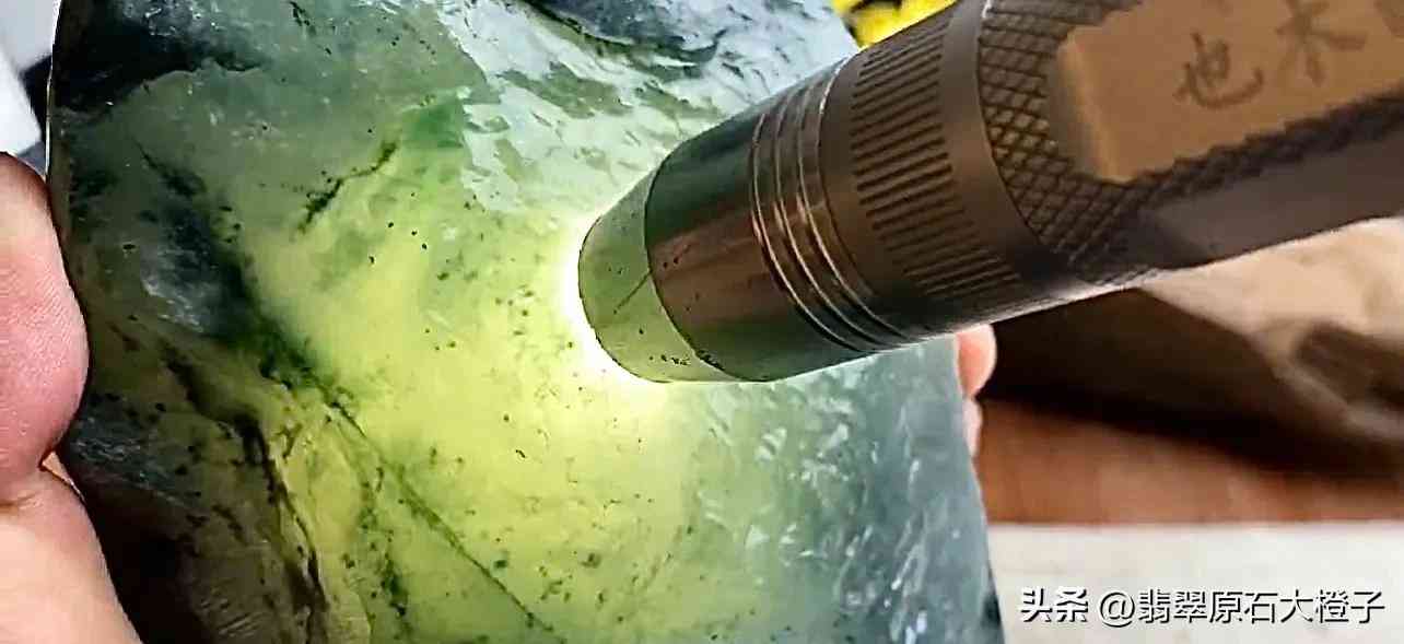 翡翠的寓意和象征(翡翠豆子的寓意和象征意义)插图2