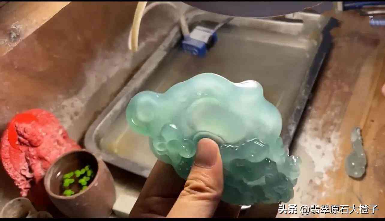 翡翠的寓意和象征(翡翠豆子的寓意和象征意义)插图5