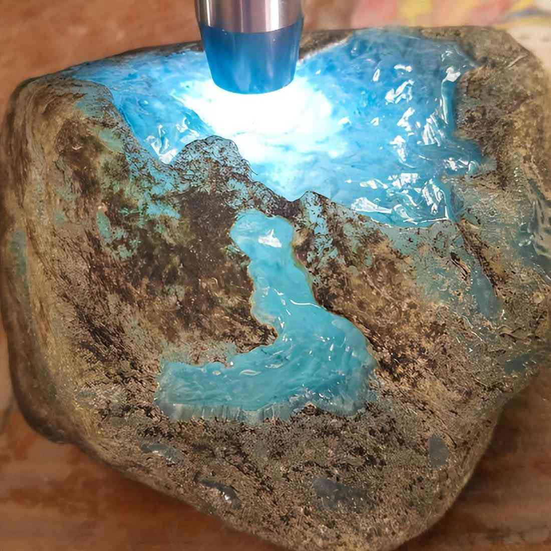 翡翠原石长在哪里(翡翠原石生长在哪里)