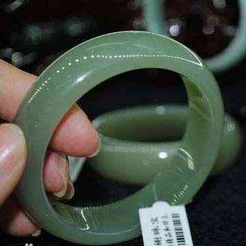 玛瑙玉手镯的价格(玛瑙玉手镯的价格是多少)插图9 玛瑙玉手镯的价格(玛瑙玉手镯的价格是多少)插图9