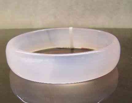 玛瑙玉手镯的价格(玛瑙玉手镯的价格是多少)插图18 玛瑙玉手镯的价格(玛瑙玉手镯的价格是多少)插图18