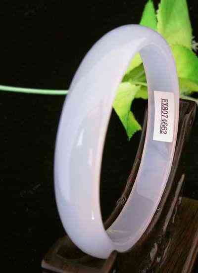 玛瑙玉手镯的价格(玛瑙玉手镯的价格是多少)插图19 玛瑙玉手镯的价格(玛瑙玉手镯的价格是多少)插图19