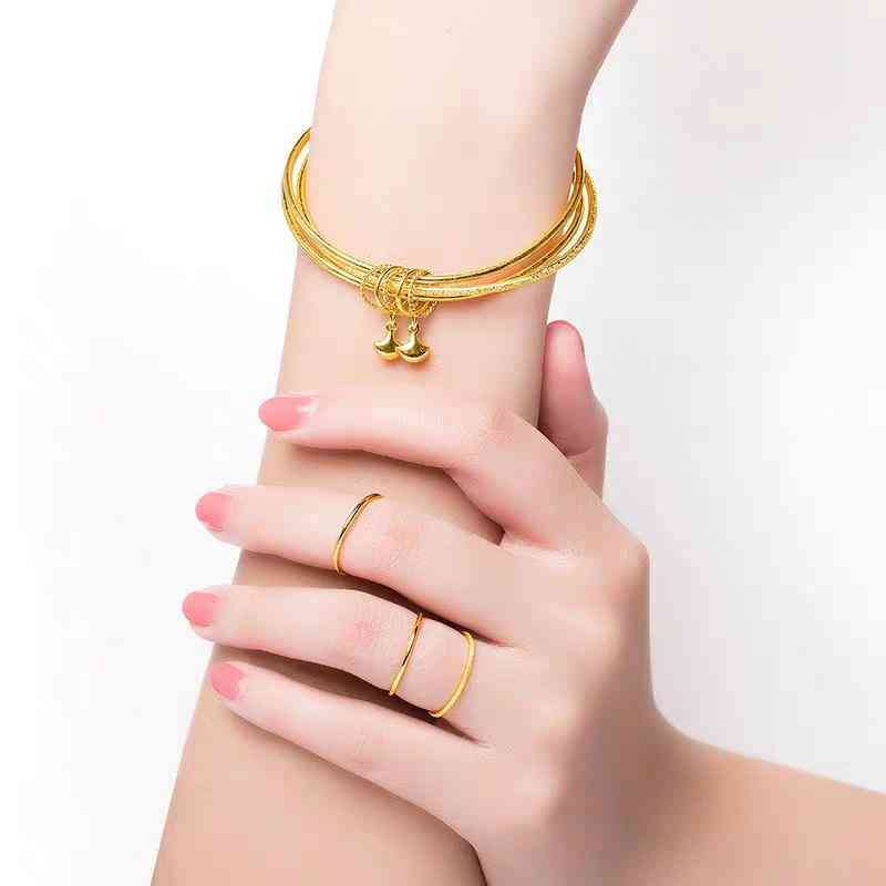 适合年轻人的黄金手镯(今年最火的黄金手镯)