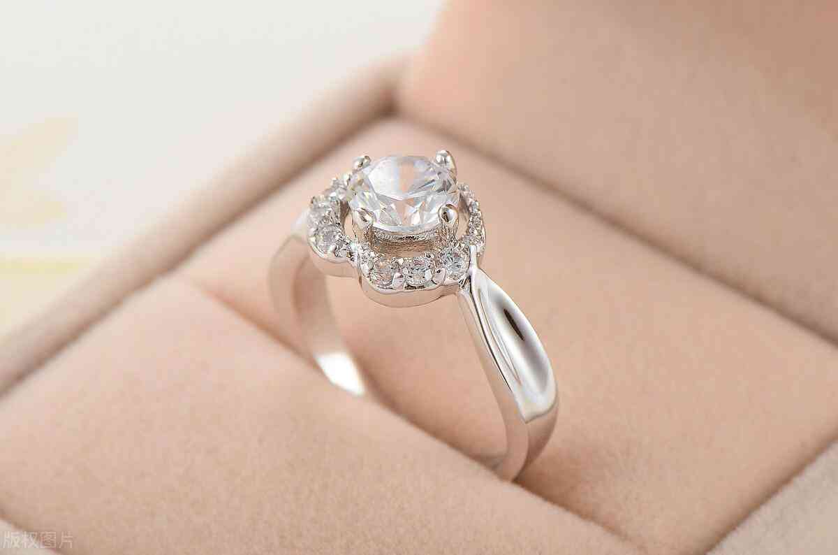 钻石等级与价钱(钻石等级与价钱的关系)