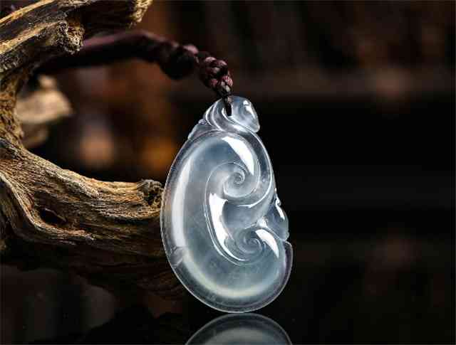 翡翠吊坠价格表(翡翠吊坠价格表图片大全)