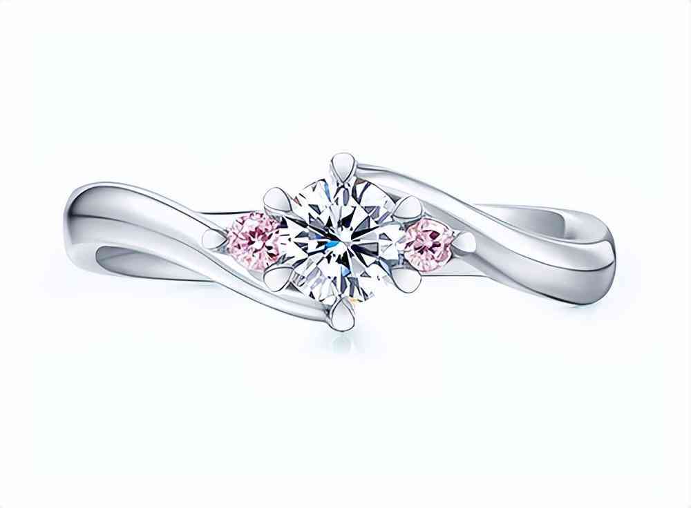 女人戴戒指的正确方法(女人戴戒指的正确方法视频)