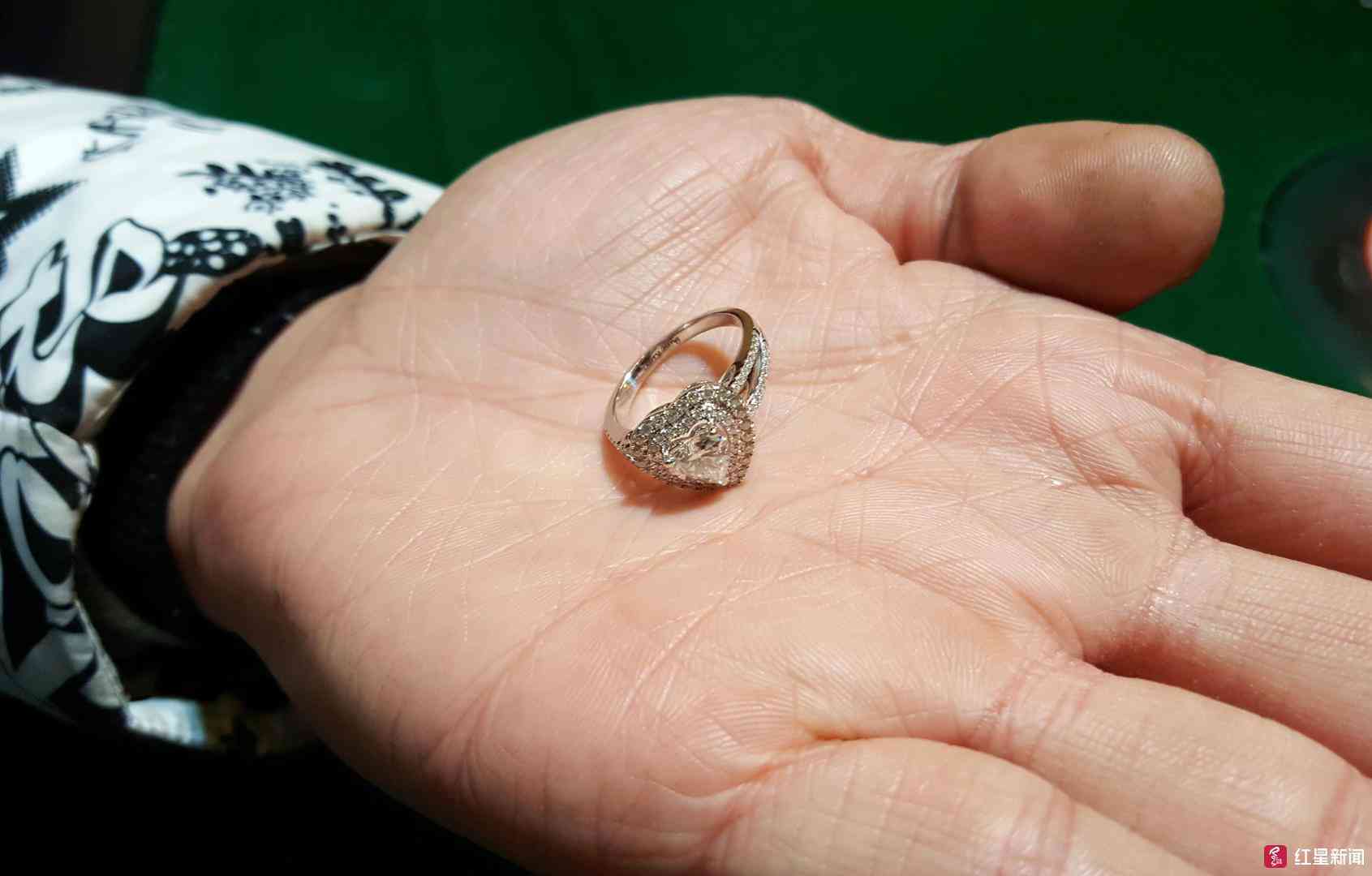 谢瑞麟钻戒价格(谢瑞麟钻戒价格高吗)