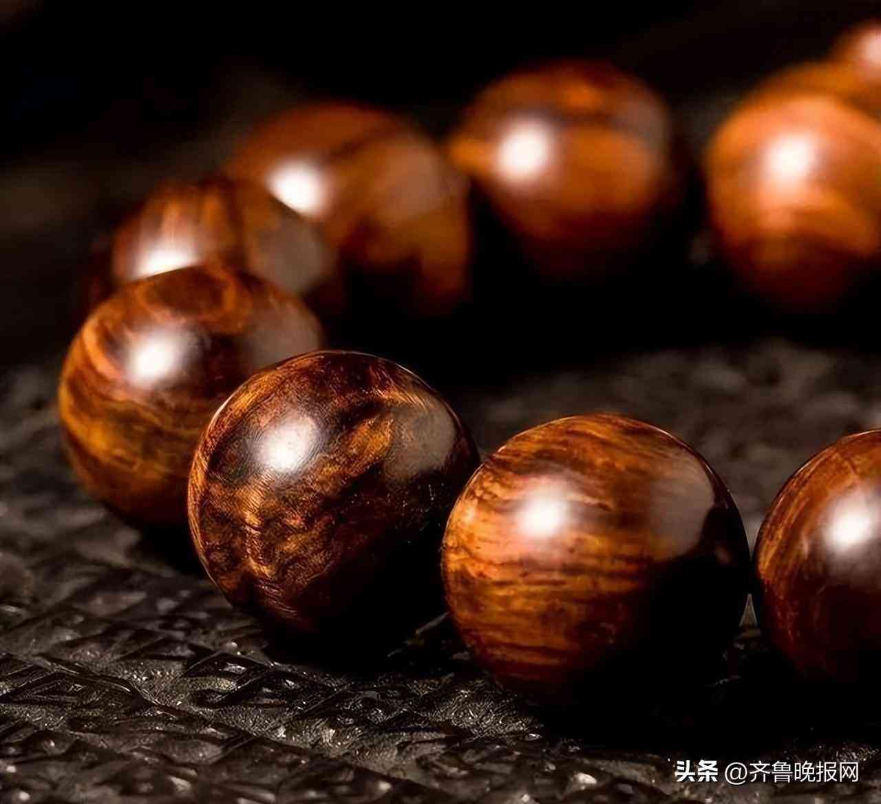 黄花梨手串的价格目前市场价多少(黄花梨手串怎么盘玩和保养)