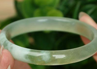 蓝田玉手镯鉴别方法(蓝田玉手镯鉴别方法视频)