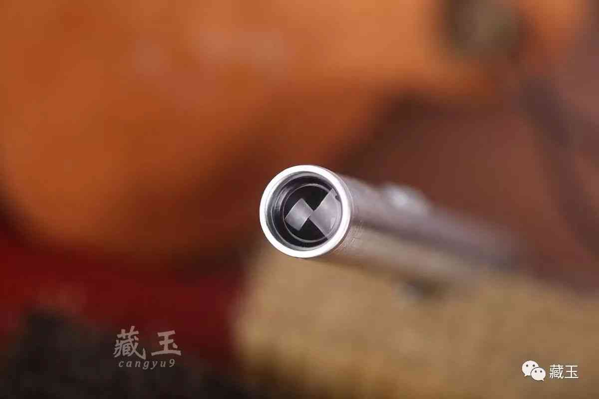 玉石用什么灯光照射最好辨别(玉石用什么灯光照射最好辨别真假)