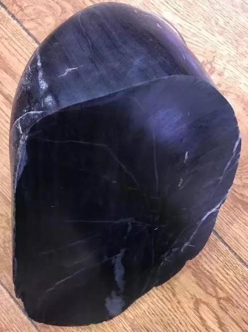 和田玉墨玉的鉴别方法(请问和田玉墨玉的鉴别方法是什么?)