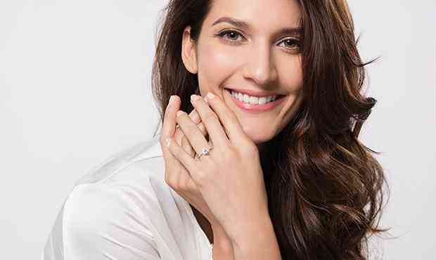 婚戒是戴左手还是右手(男性婚戒是戴左手还是右手)