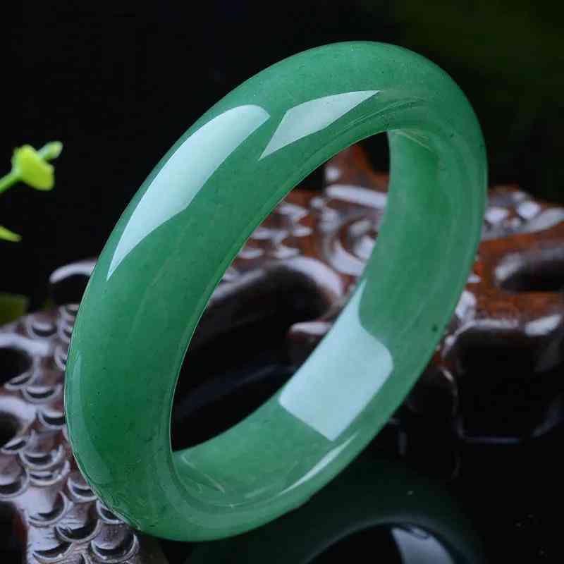 什么是东陵玉手镯(什么是东陵玉手镯价格)