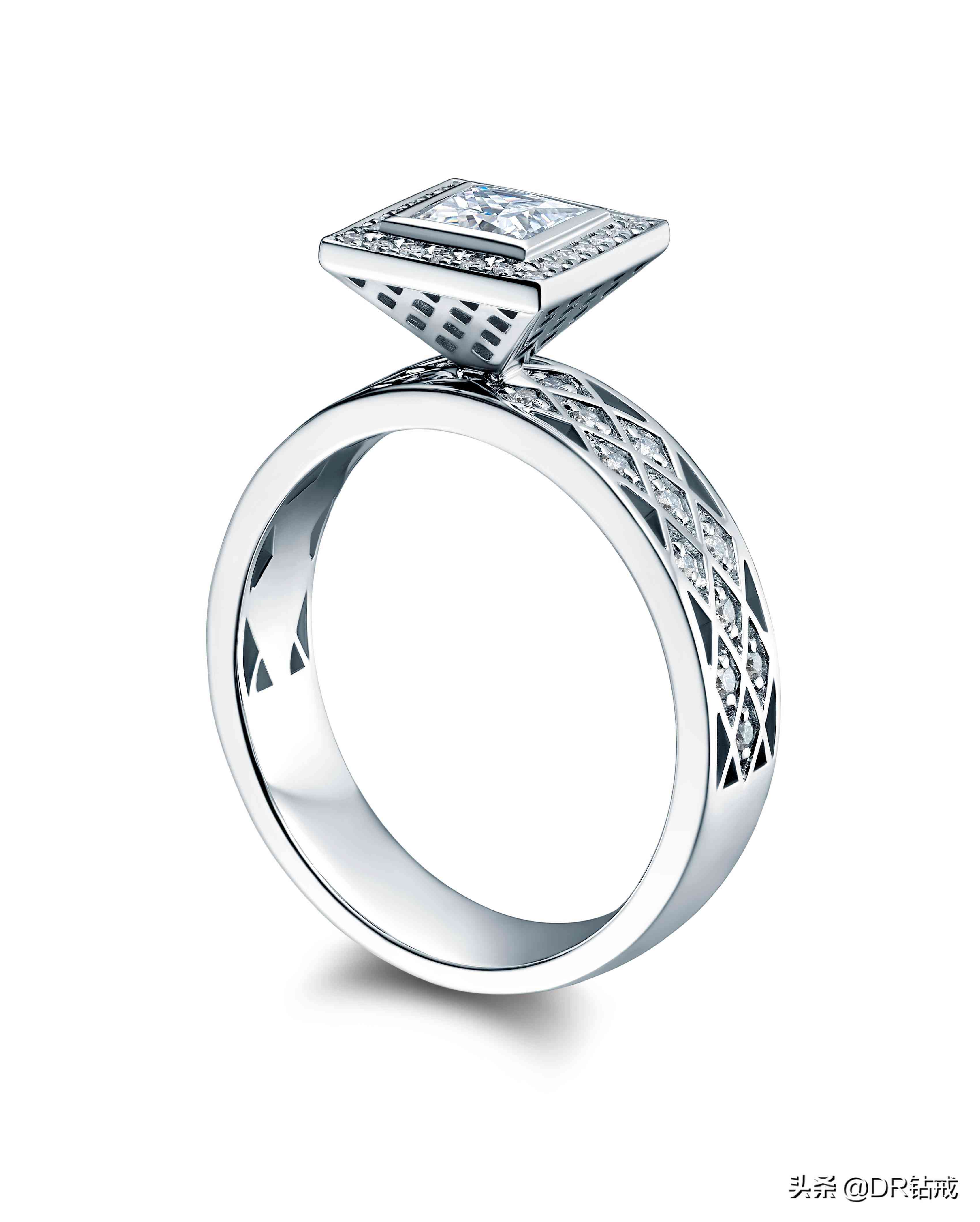 钻戒五克拉多少钱(钻戒五克拉多少钱一条)