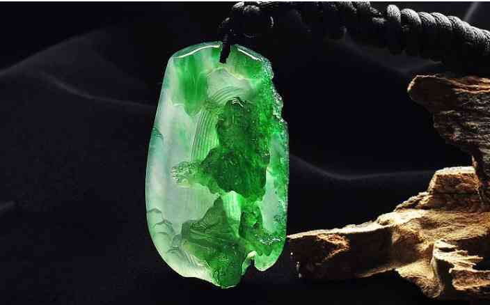一杯水鉴定真假翡翠(一杯水鉴定真假翡翠的方法)