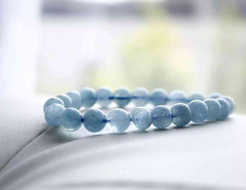 海蓝宝最简单的鉴别(海蓝宝最简单的鉴别紫光灯)