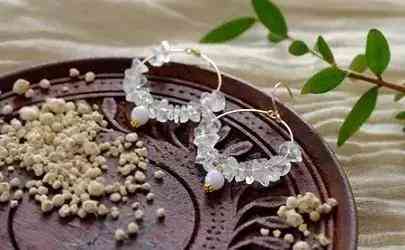 手上不能戴两串水晶(手上不能戴两串水晶的原因)