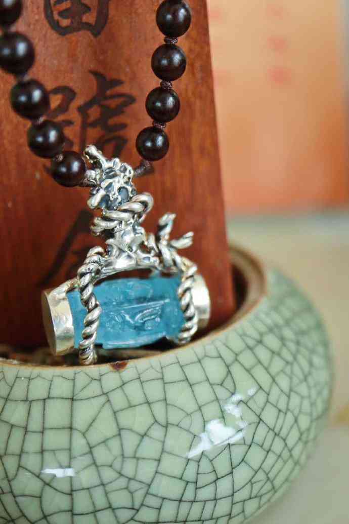 海蓝宝适合什么属相(海蓝宝适合什么属相的人戴)