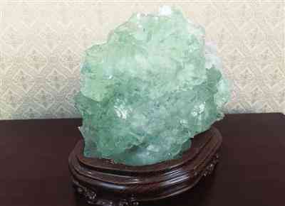 蓝萤石的功效与作用(蓝萤石的功效与作用多少钱)