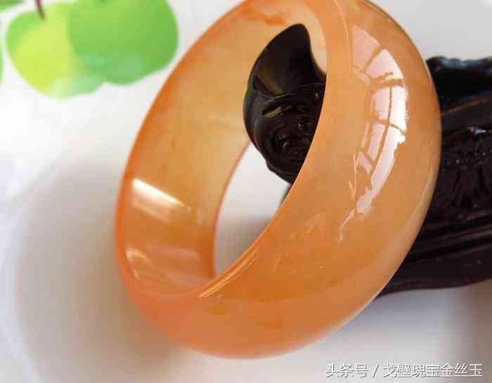 两三千能买到什么样的玉镯(两三千能买到什么样的玉镯子)