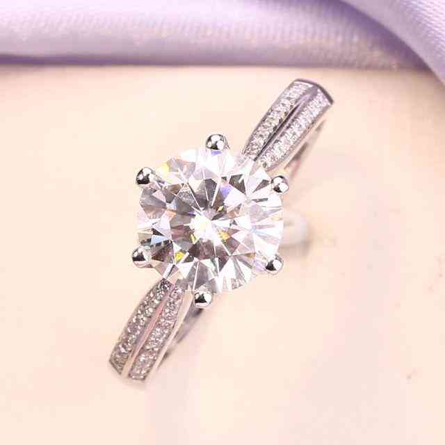 如何分辨真假钻石(肉眼如何分辨真假钻石)