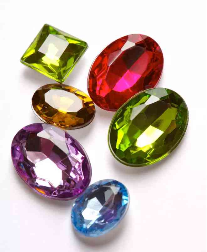 红纹石适合什么生肖带(红纹石适合什么属相戴)